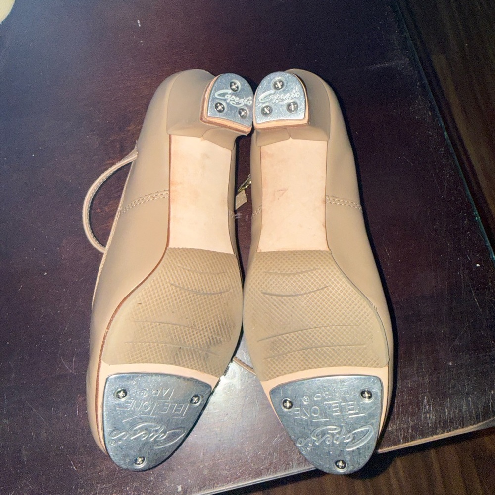 Capezio Tan Tap Shoes 5 1/2 wide